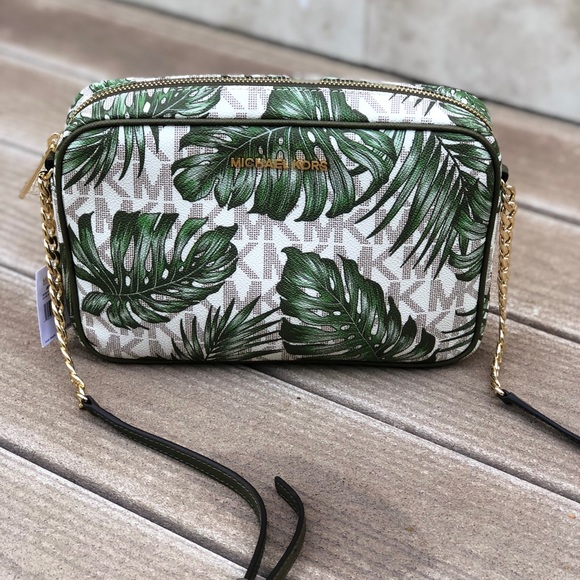 Michael Kors Handbags - Authentic Michael Kors jet set chain crossbody